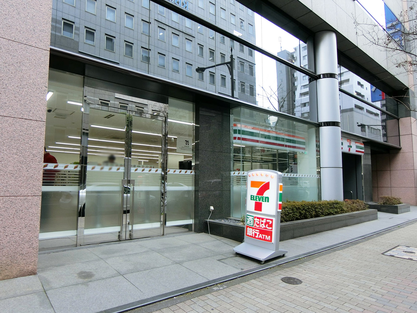 並びのセブンイレブン