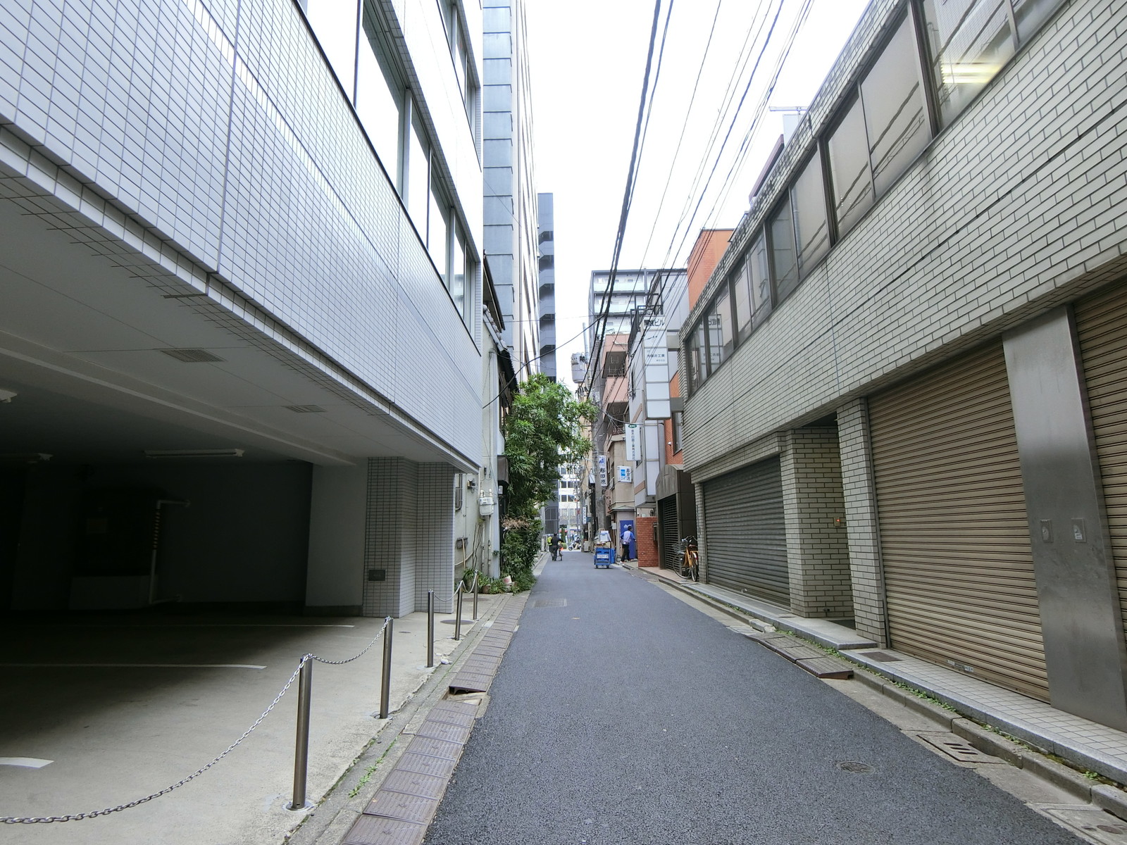 開成ビル前面の通り