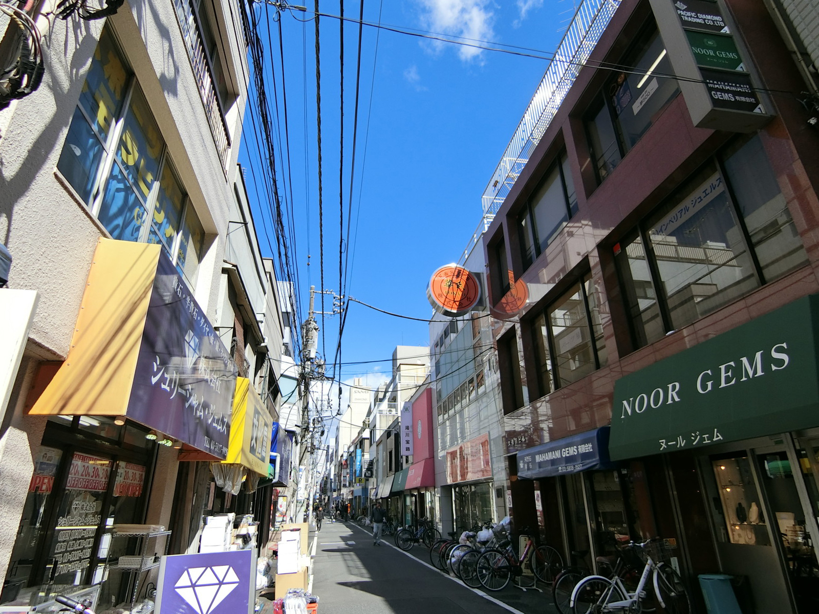 みそのビル前面の通り