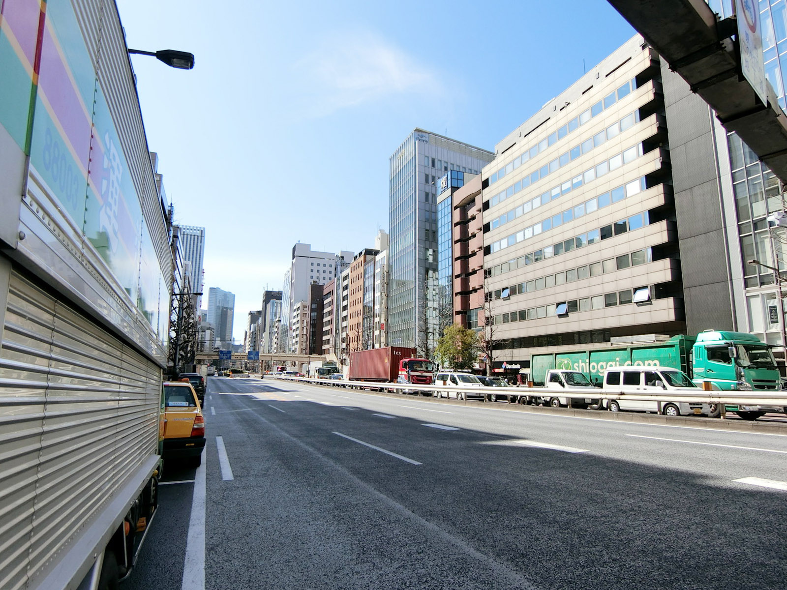 DAI3銀座本社ビル前面の昭和通り