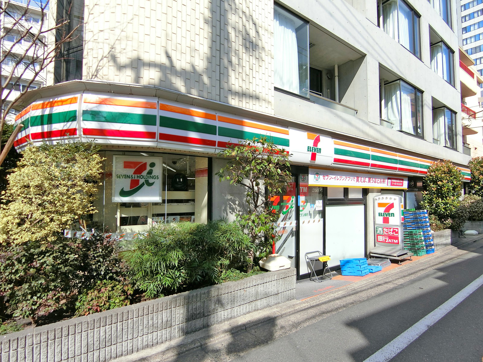 徒歩2分のセブンイレブン目黒柳通り店