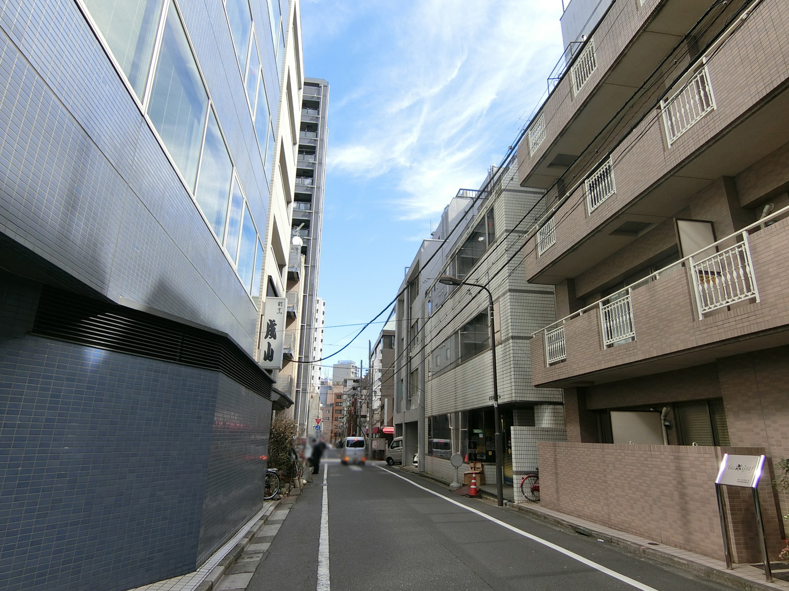 ナカノ九段南ビル前面の通り