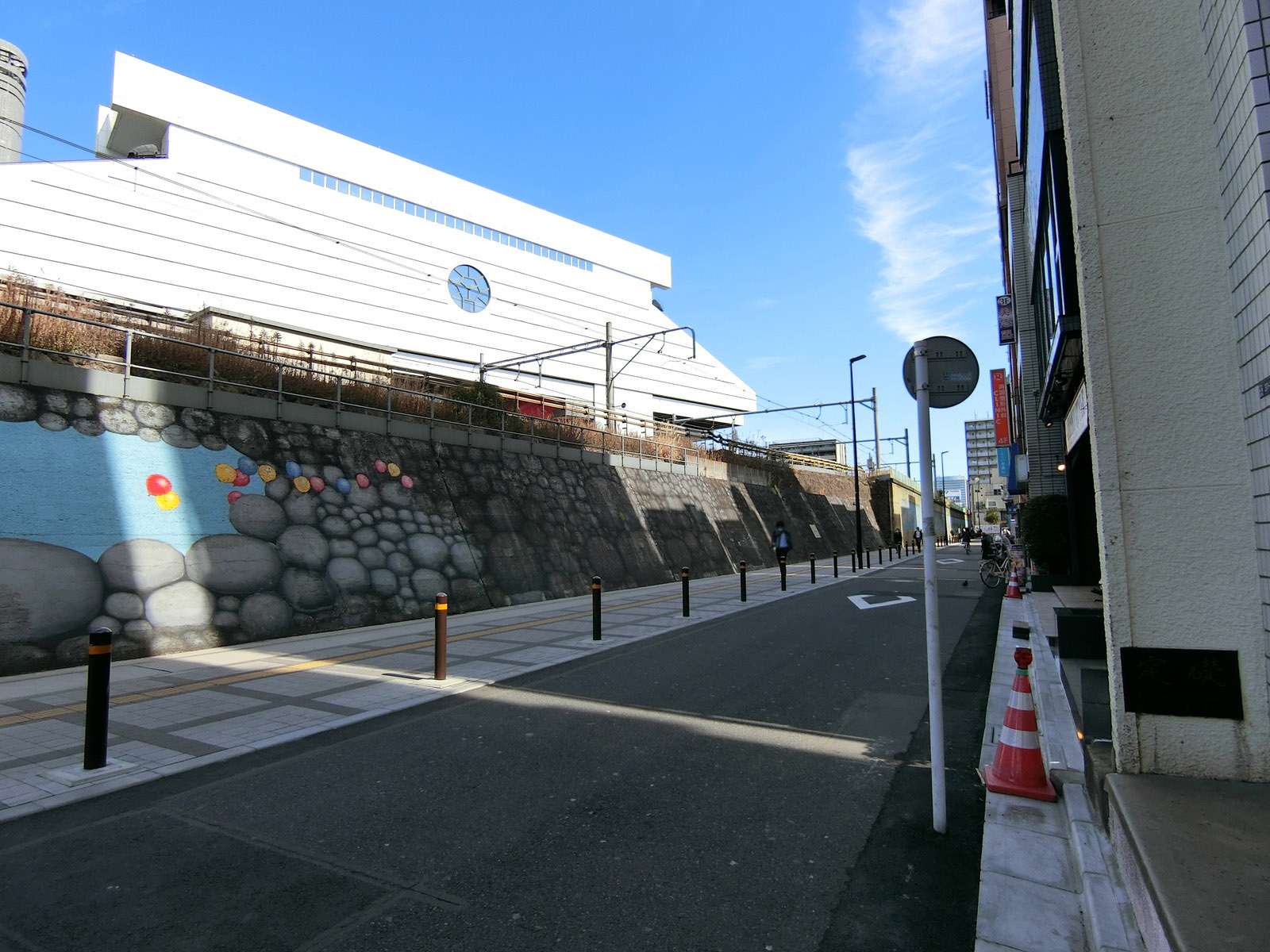 TKF会館 前面の通り