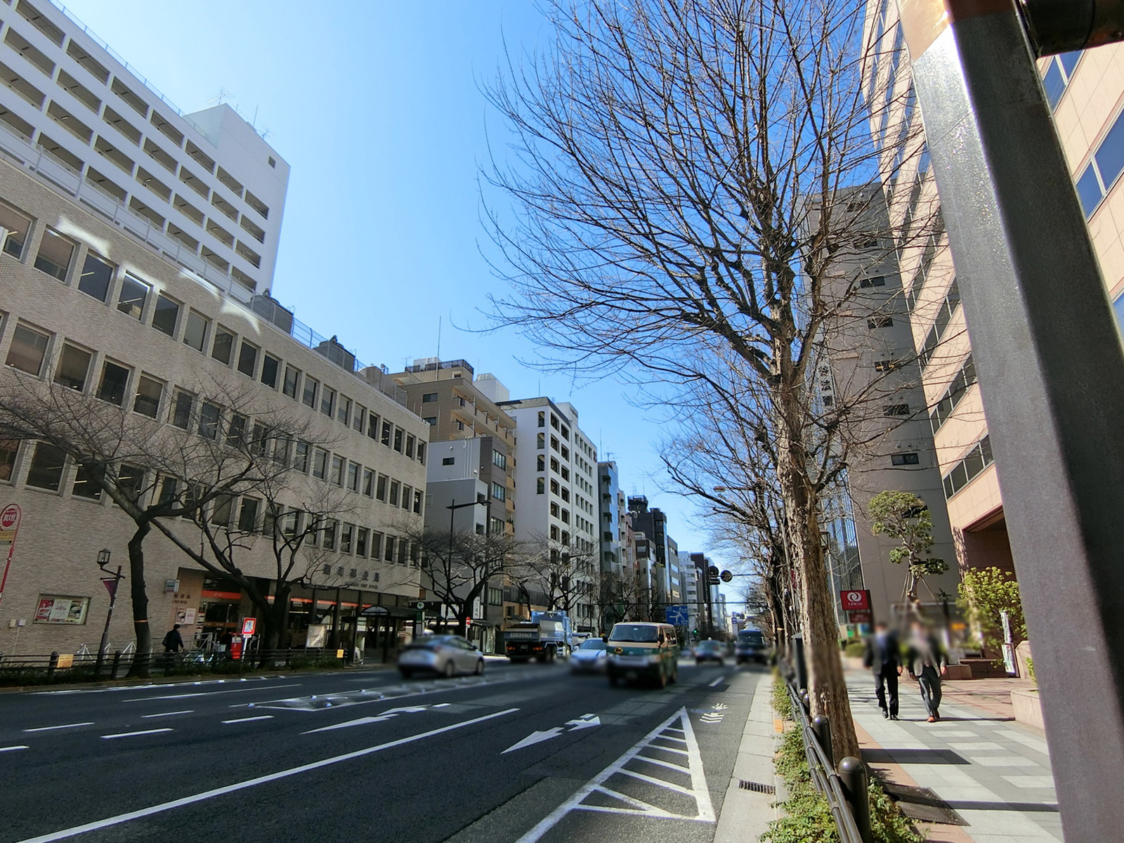 付近の靖国通り