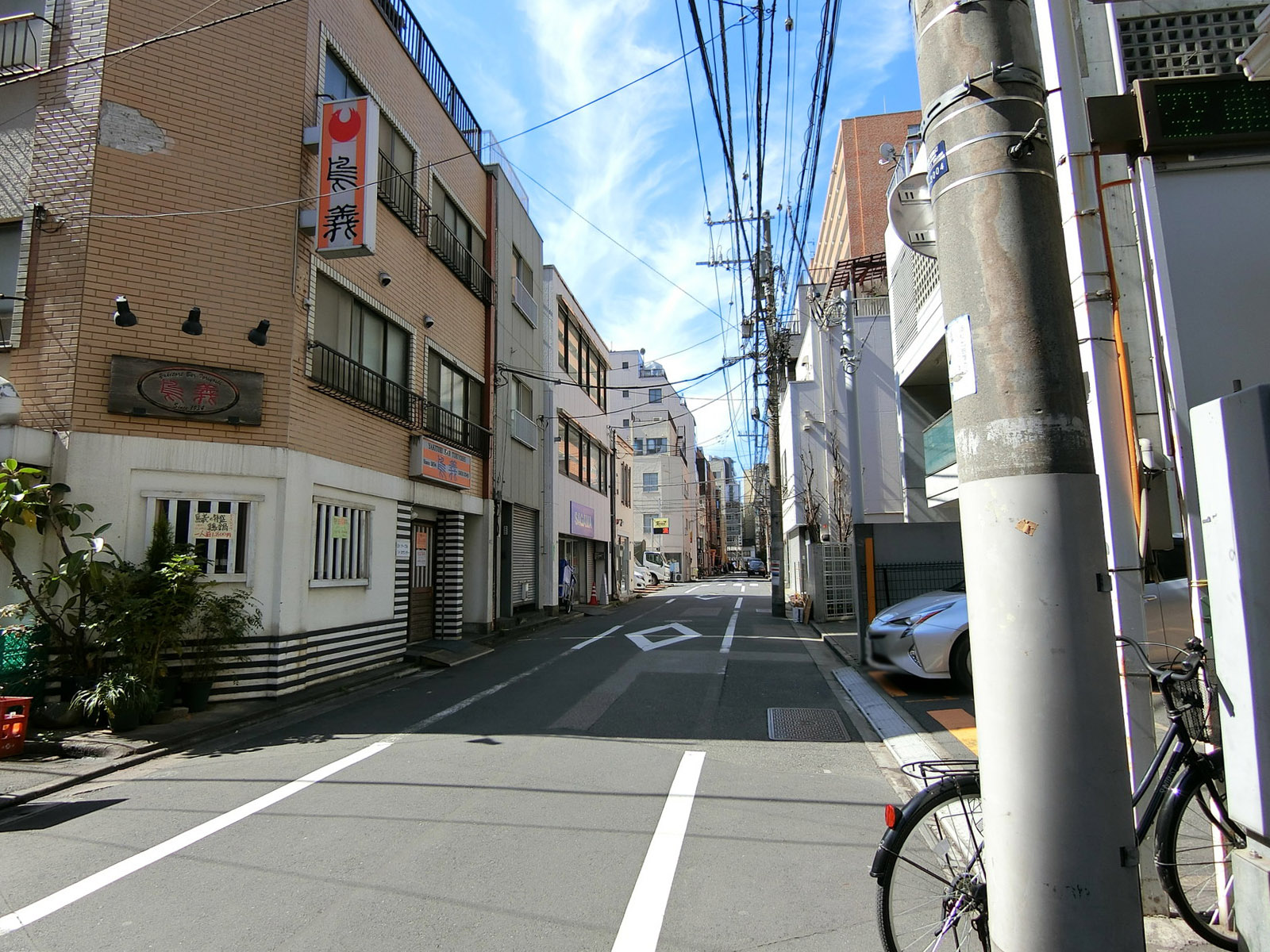 東和ビル前面の通り