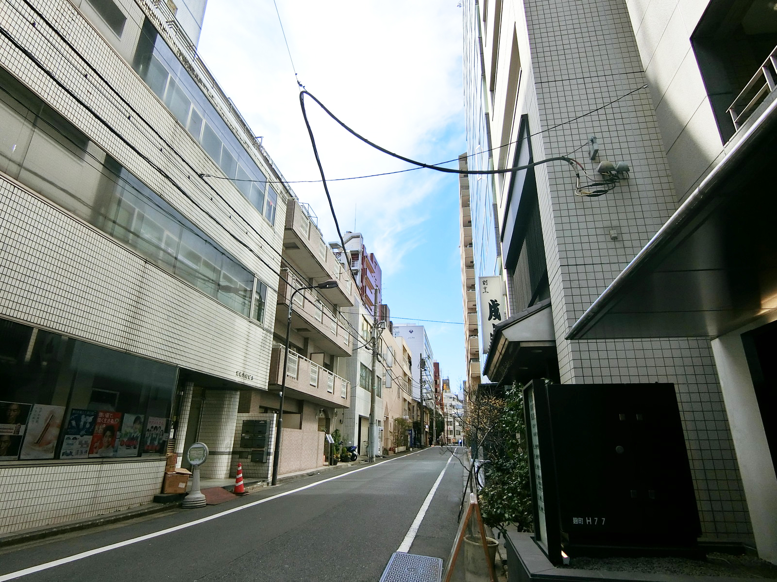 T&Tビル前面の通り