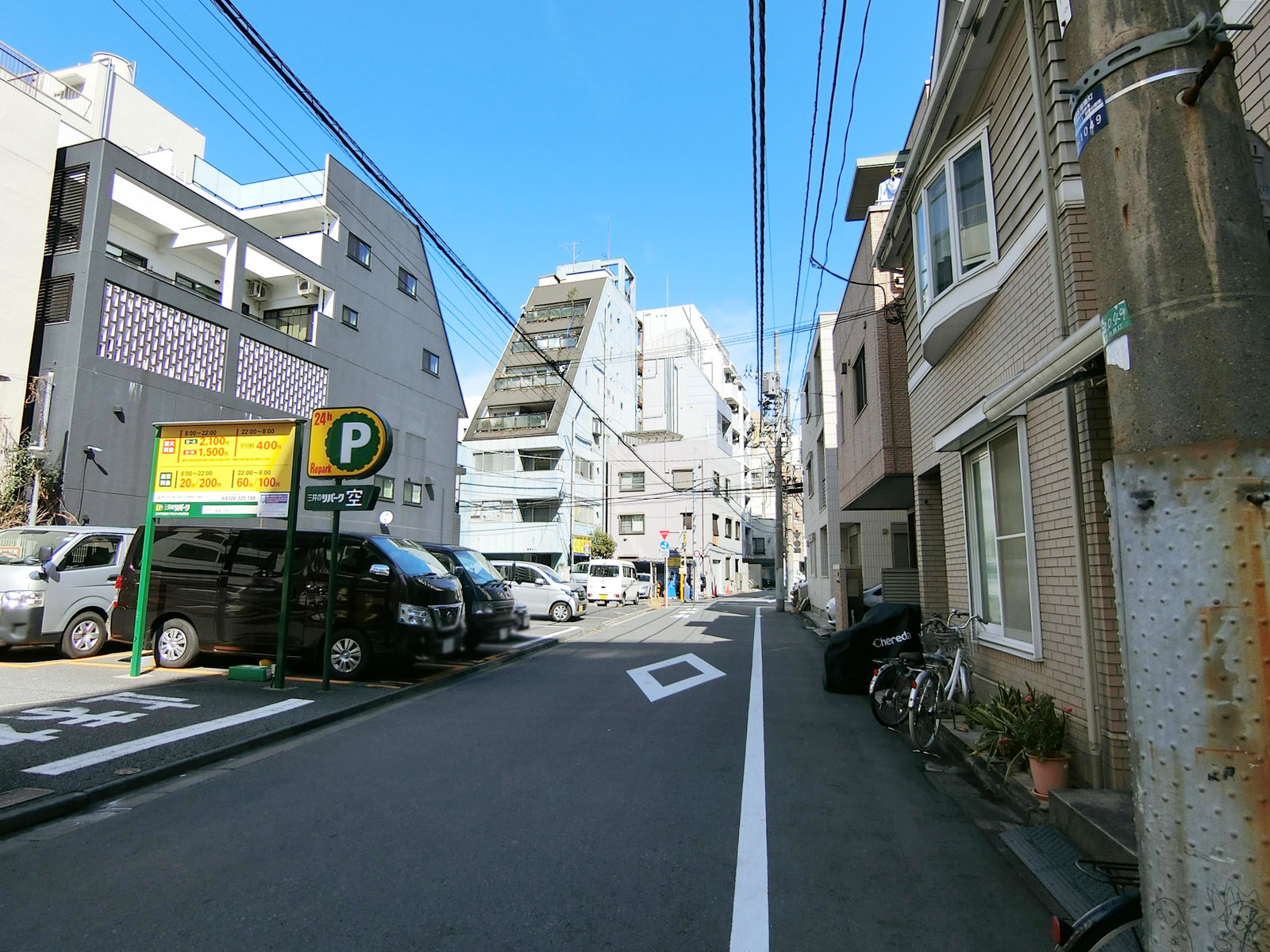 猪山ビル前面の通り