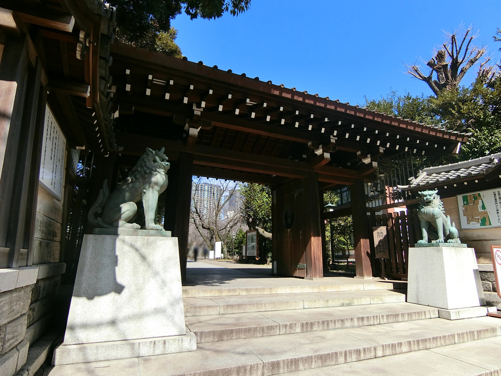 付近の靖国神社