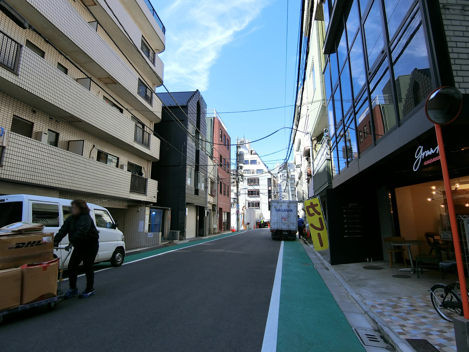 シティハイムビル前面の通り