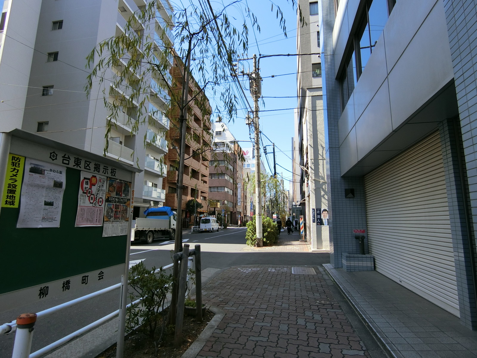 浅草橋ONビル前面の柳橋中央通り