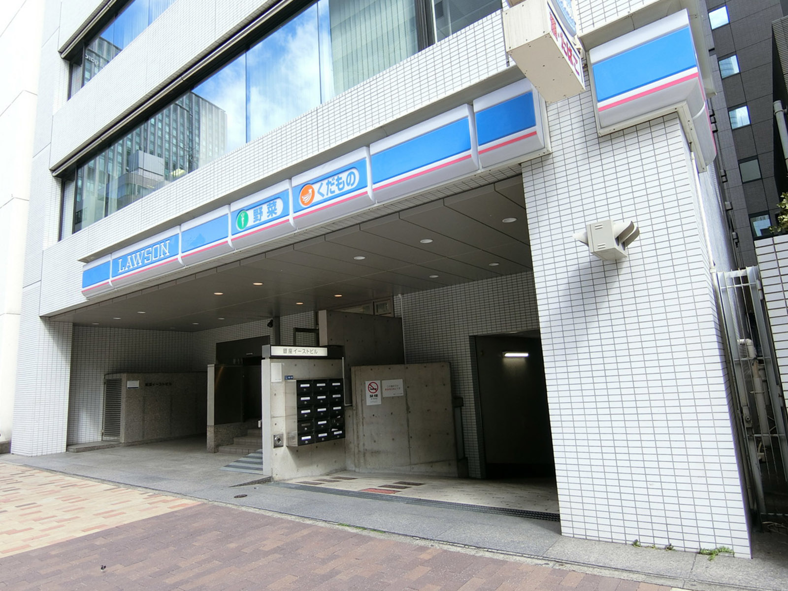 徒歩2分のローソン
