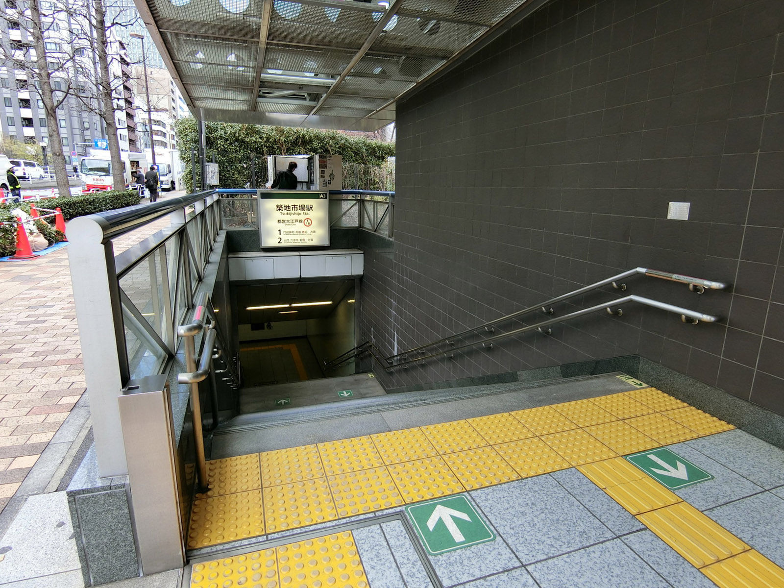 最寄りの「築地市場駅」