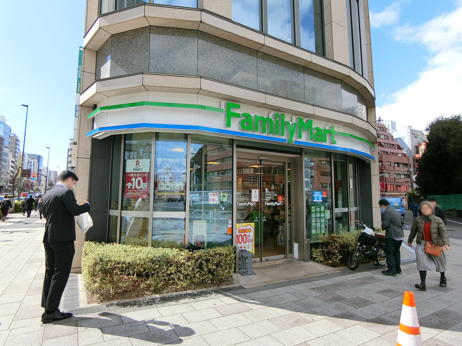 徒歩3分のファミリーマート