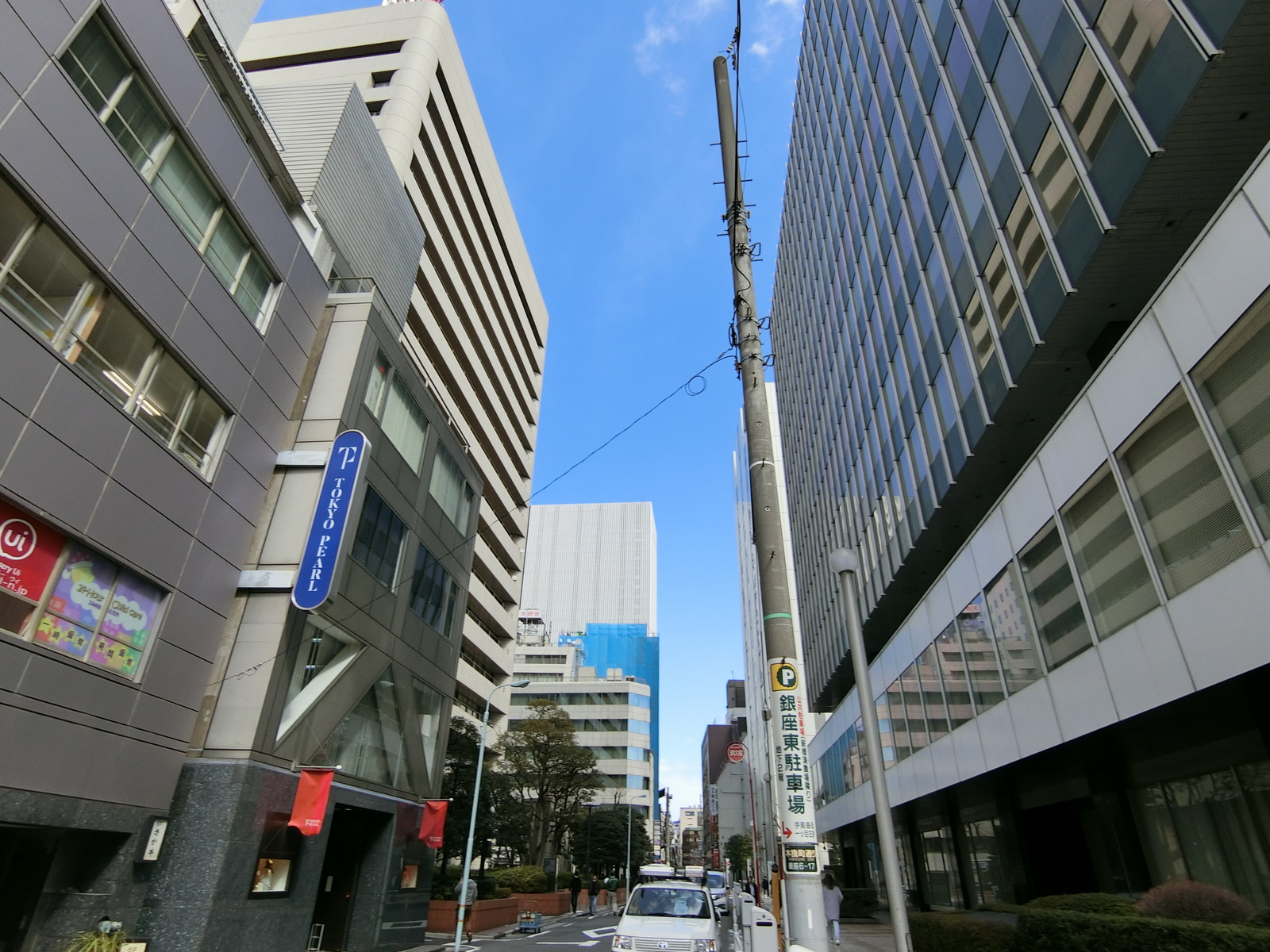 銀座さ可井小川ビル前面の通り