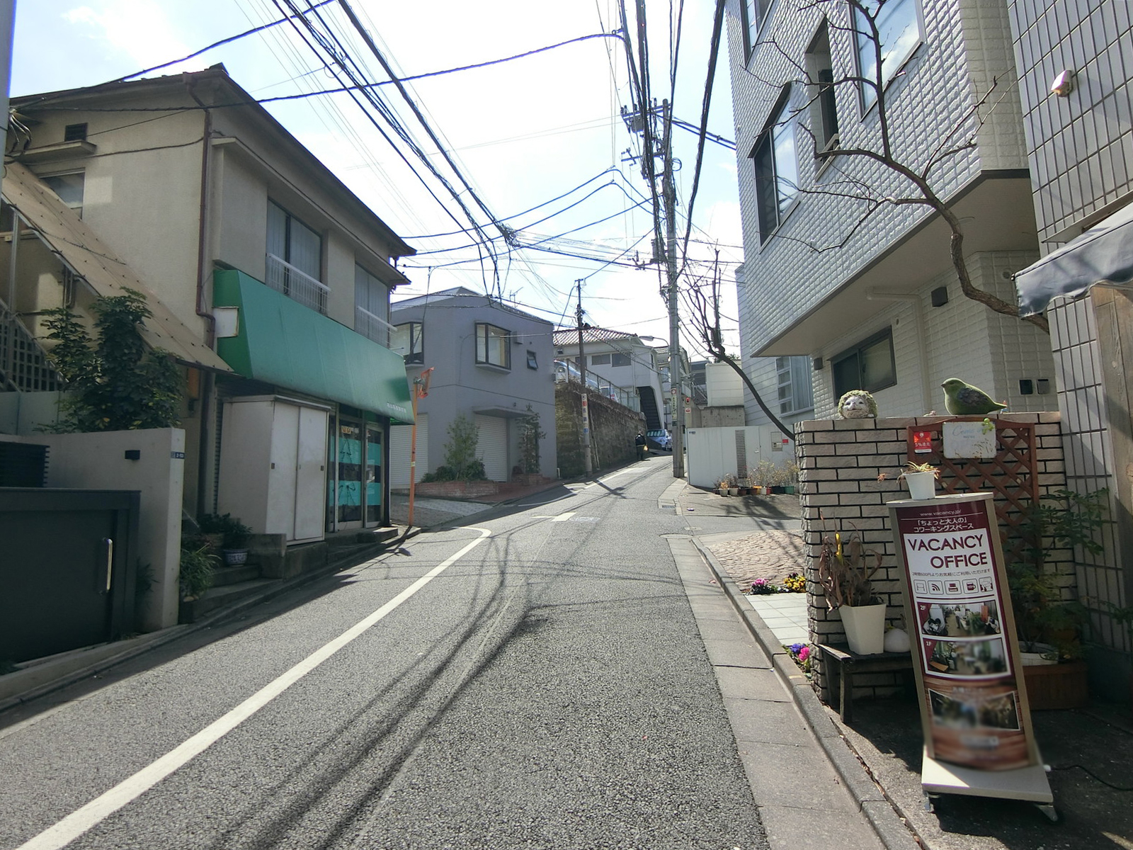 石川ビル前面の通り
