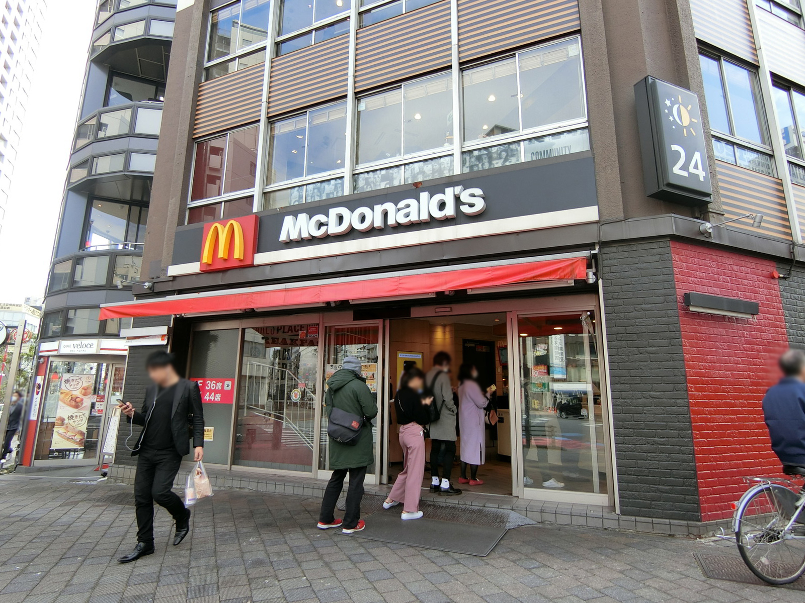 近くのマクドナルド 東新宿駅前店