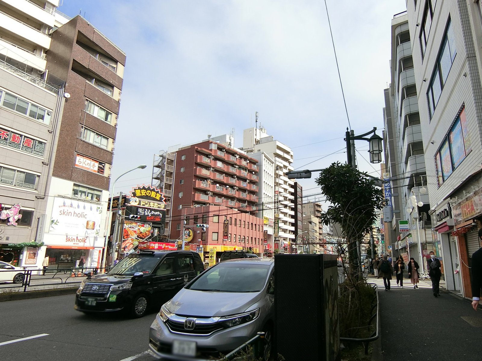 岡埜ビル前面の職安通り