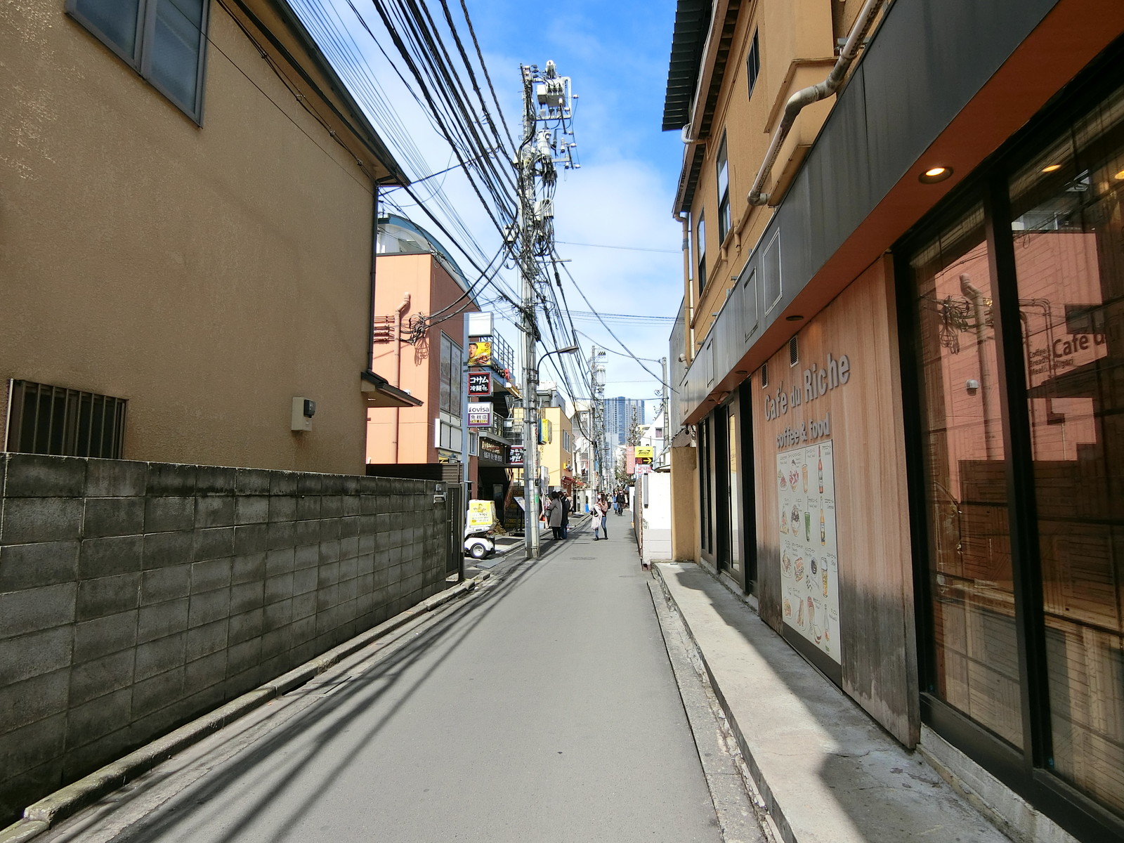 第3サタケビル前面の通り