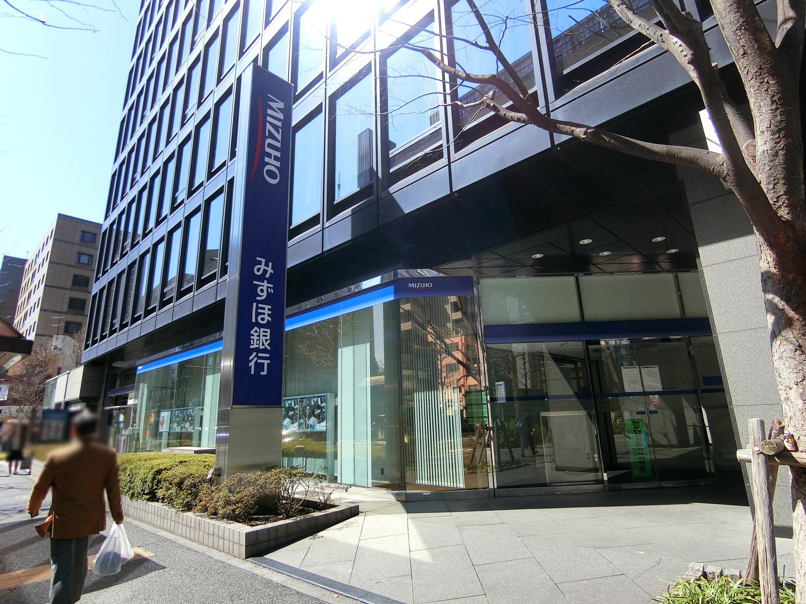 徒歩2分のみずほ銀行 神谷町支店