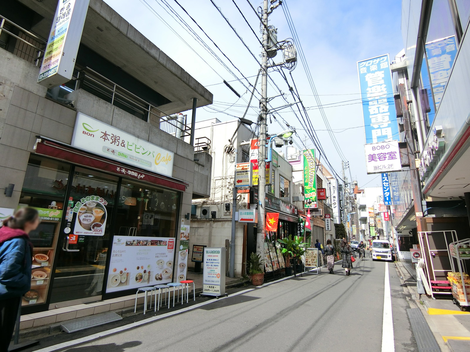 一番街ビル前面の通り