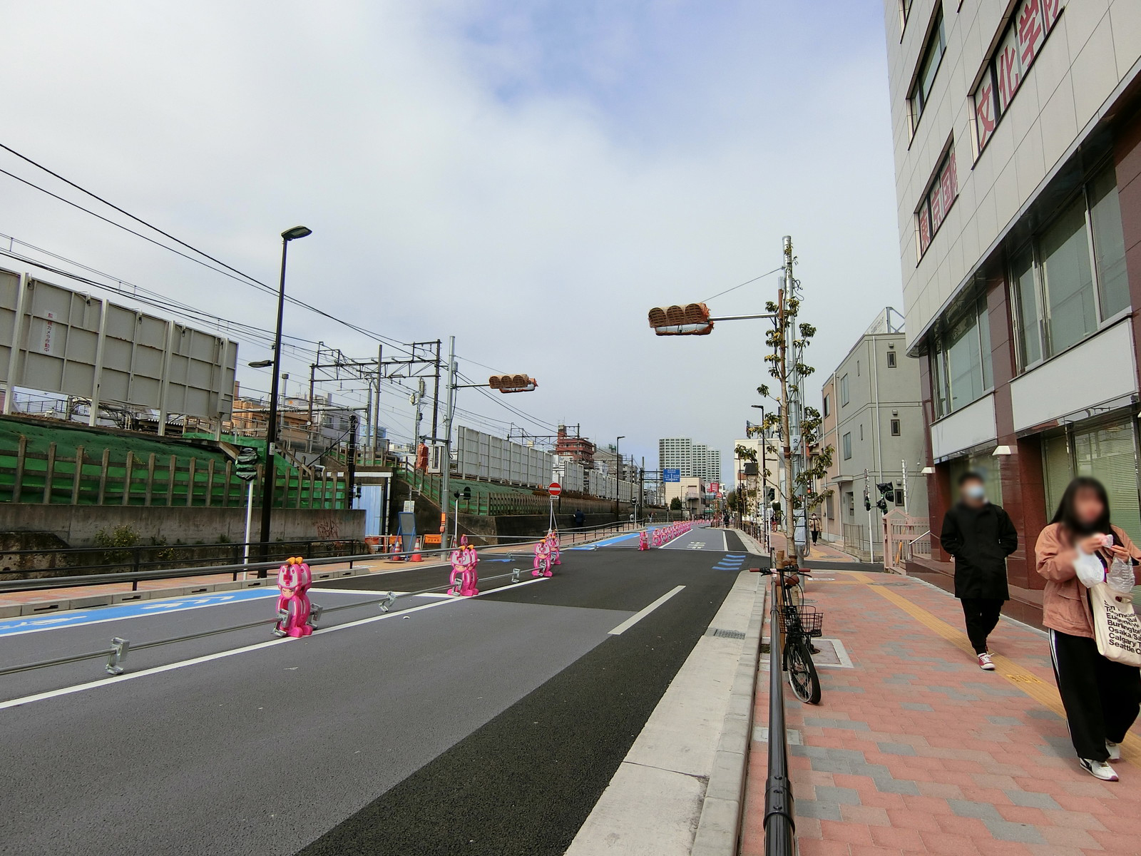 BECビル前面の通り