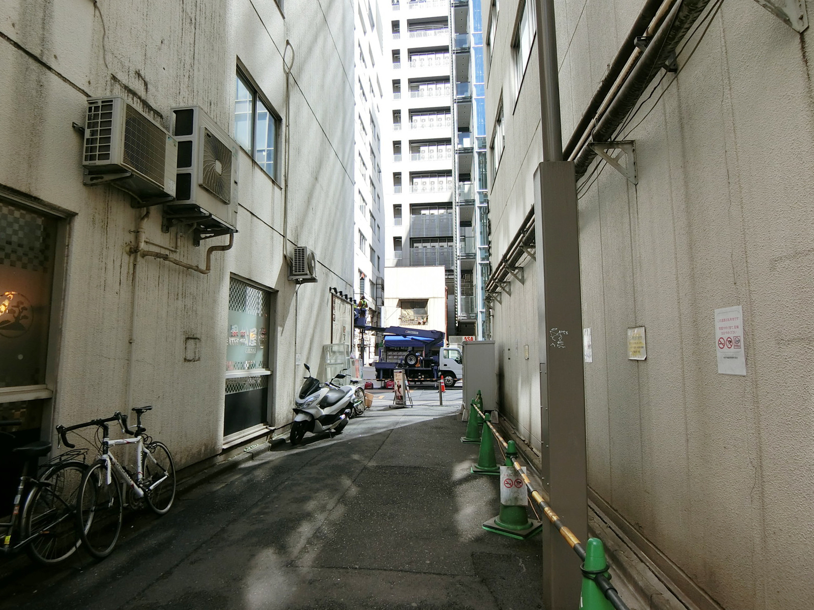 小鉄ビル前面の通り