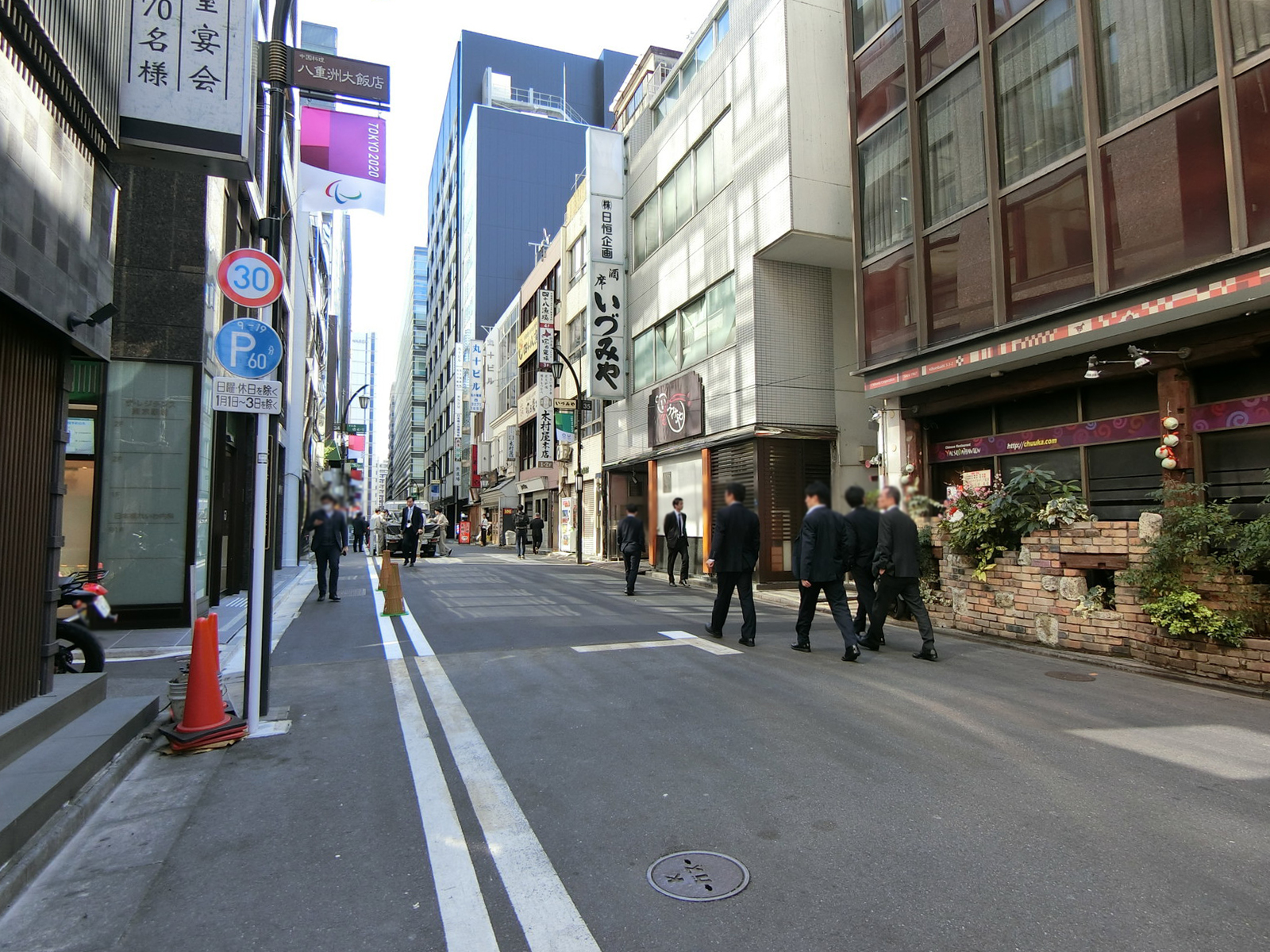 マスヤビル前面の養珠院通り