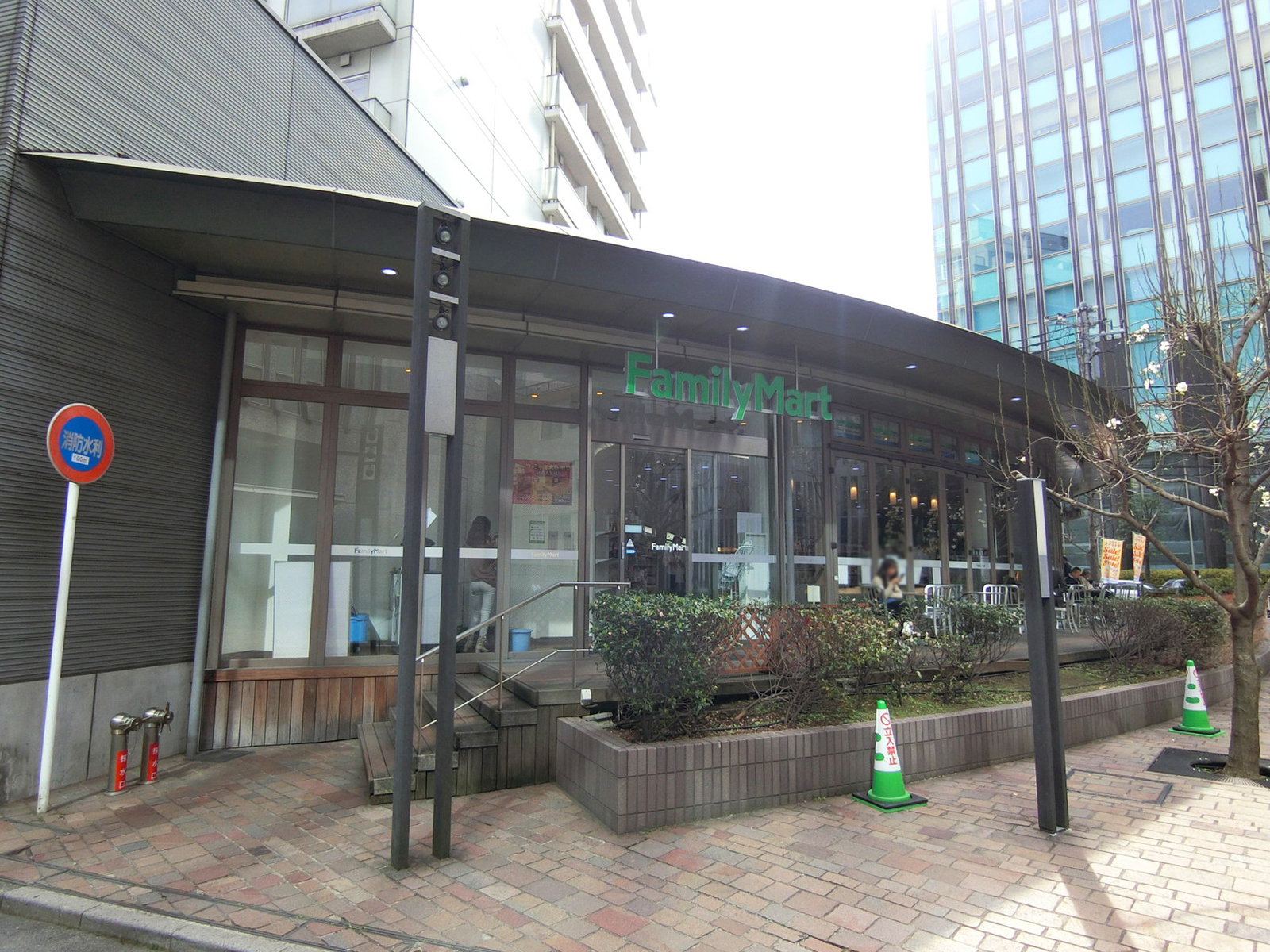 近くのファミリーマート渋谷ガーデンフロント店