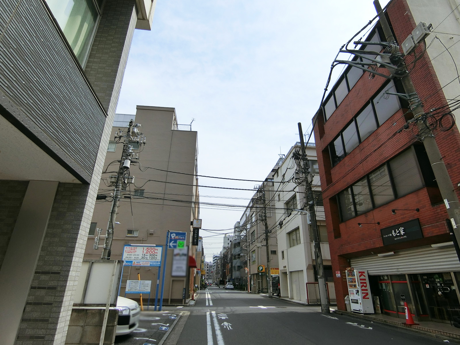 ウエノエービル前面の通り