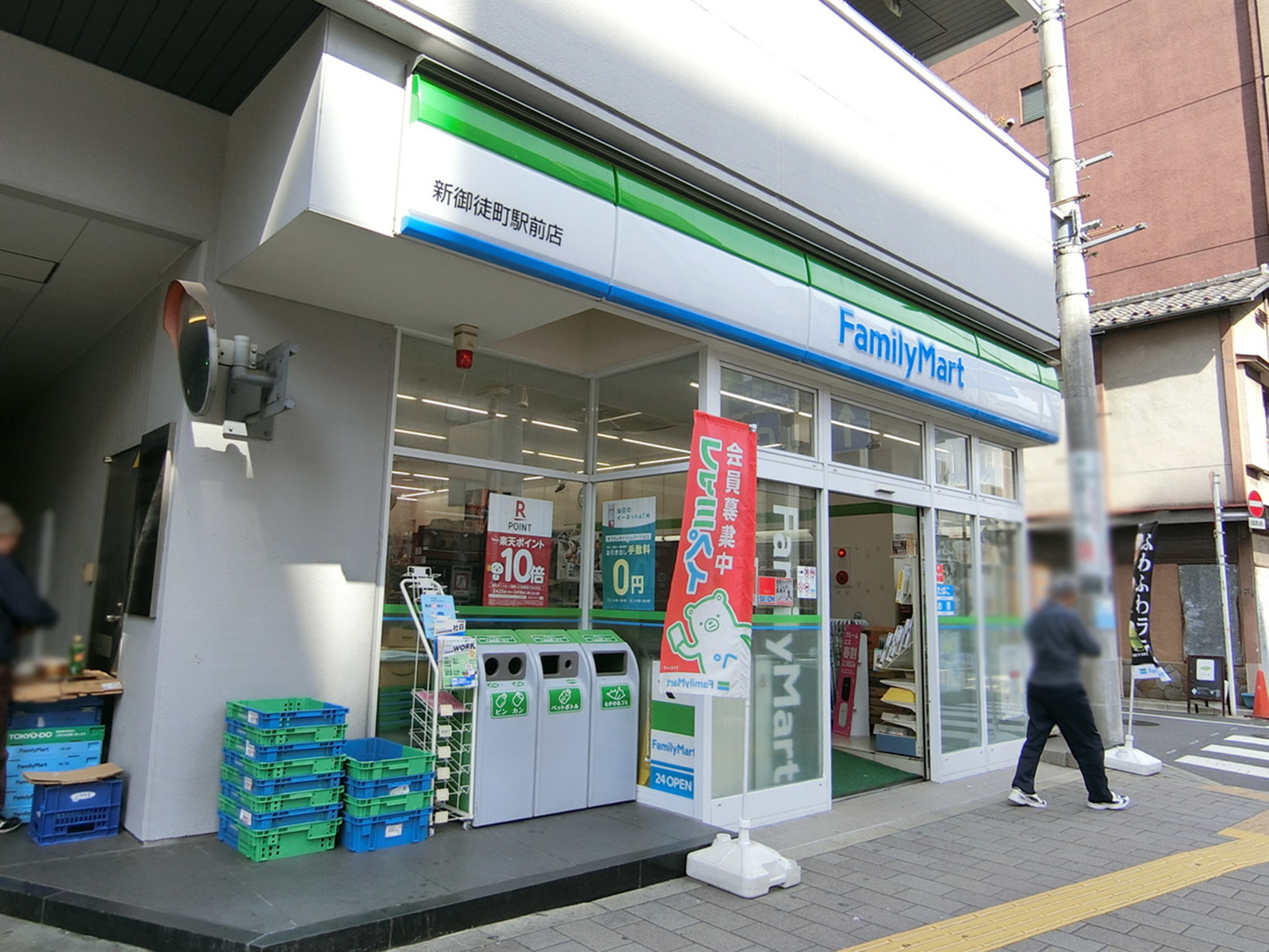 徒歩1分のファミリーマート