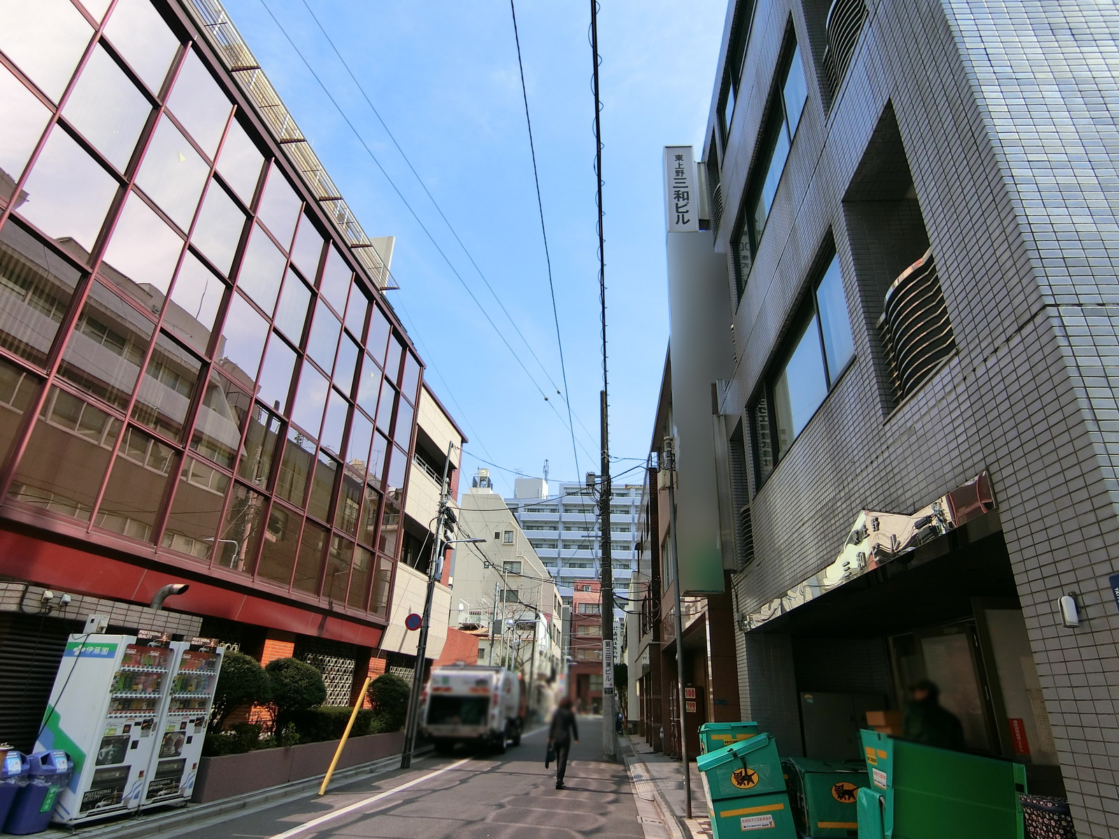 第3田渕ビル前面の通り