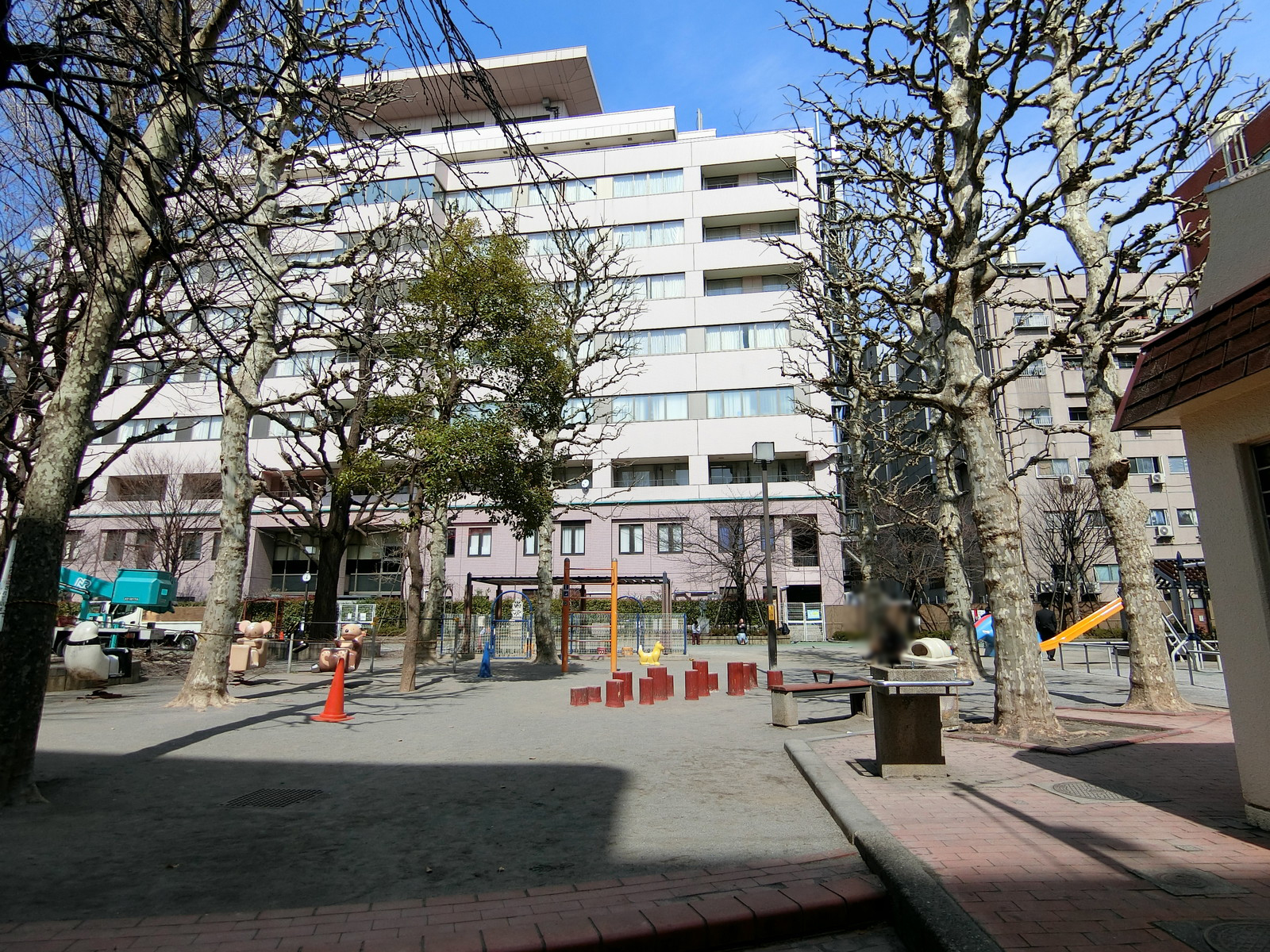 向かいの西町公園