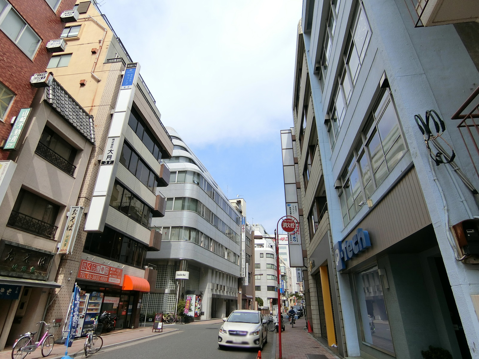 江波戸ビル前面の通り