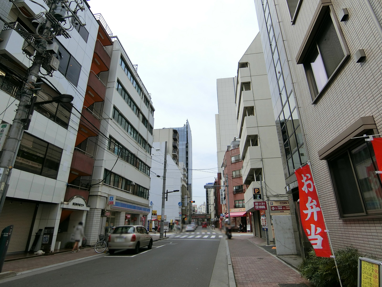 第3政木ビル前面の通り