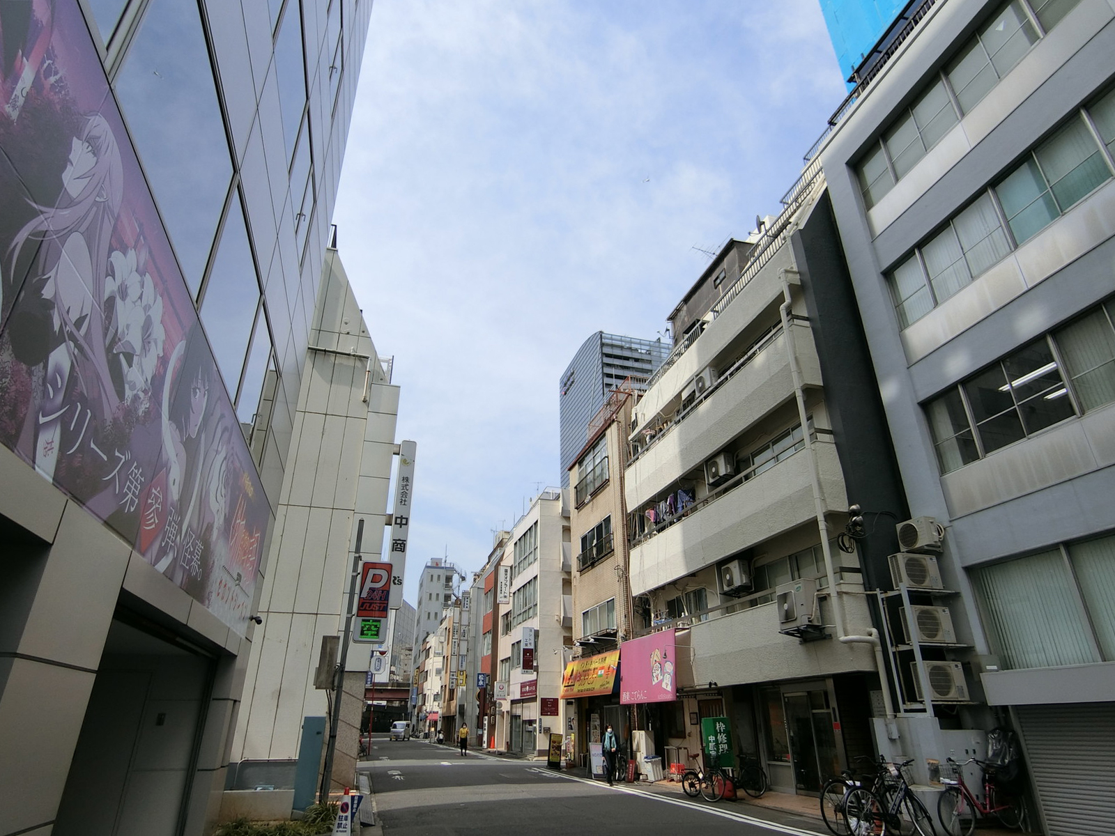 KGKビル前面の通り