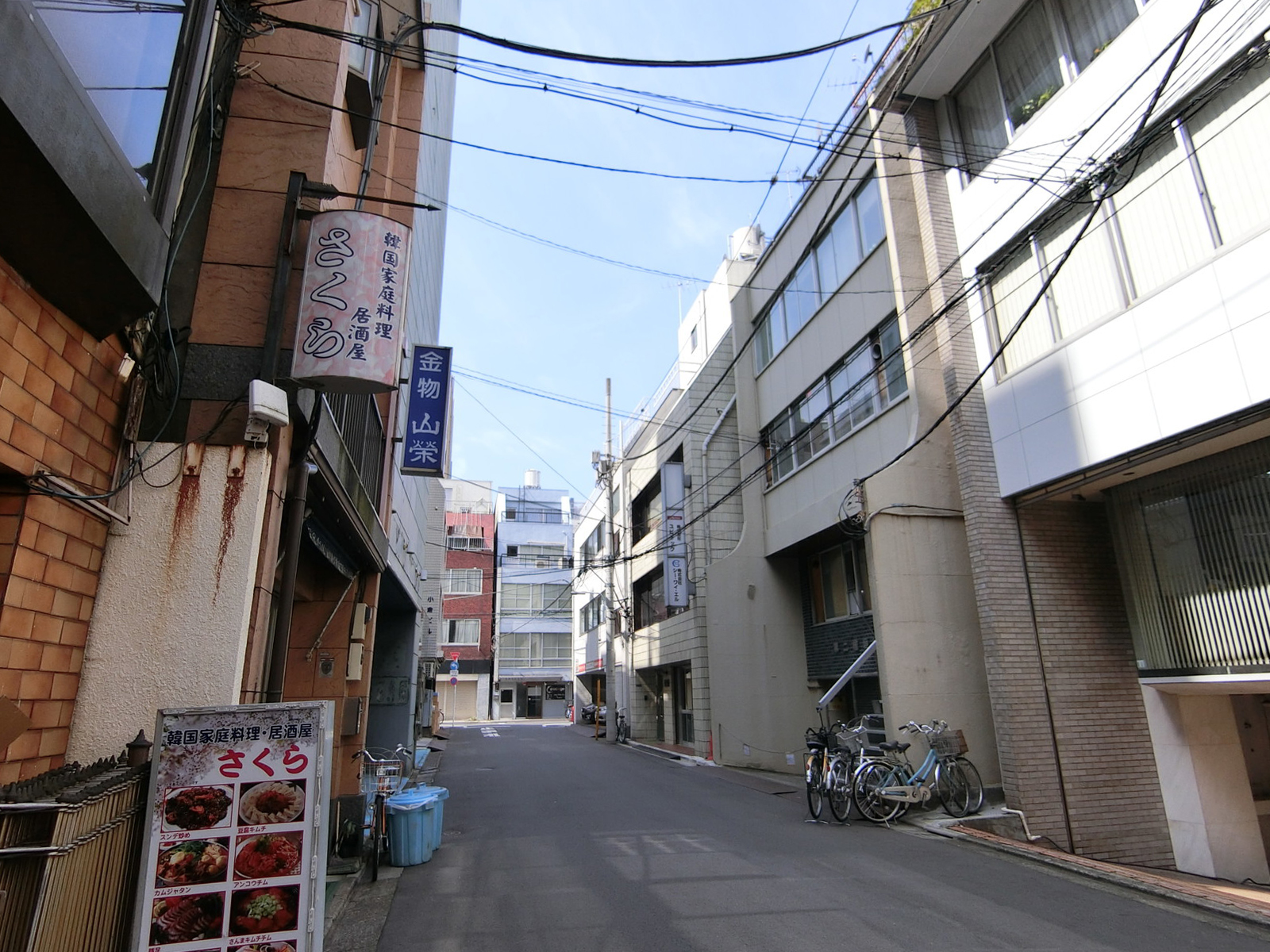 奥村ビル前面の通り