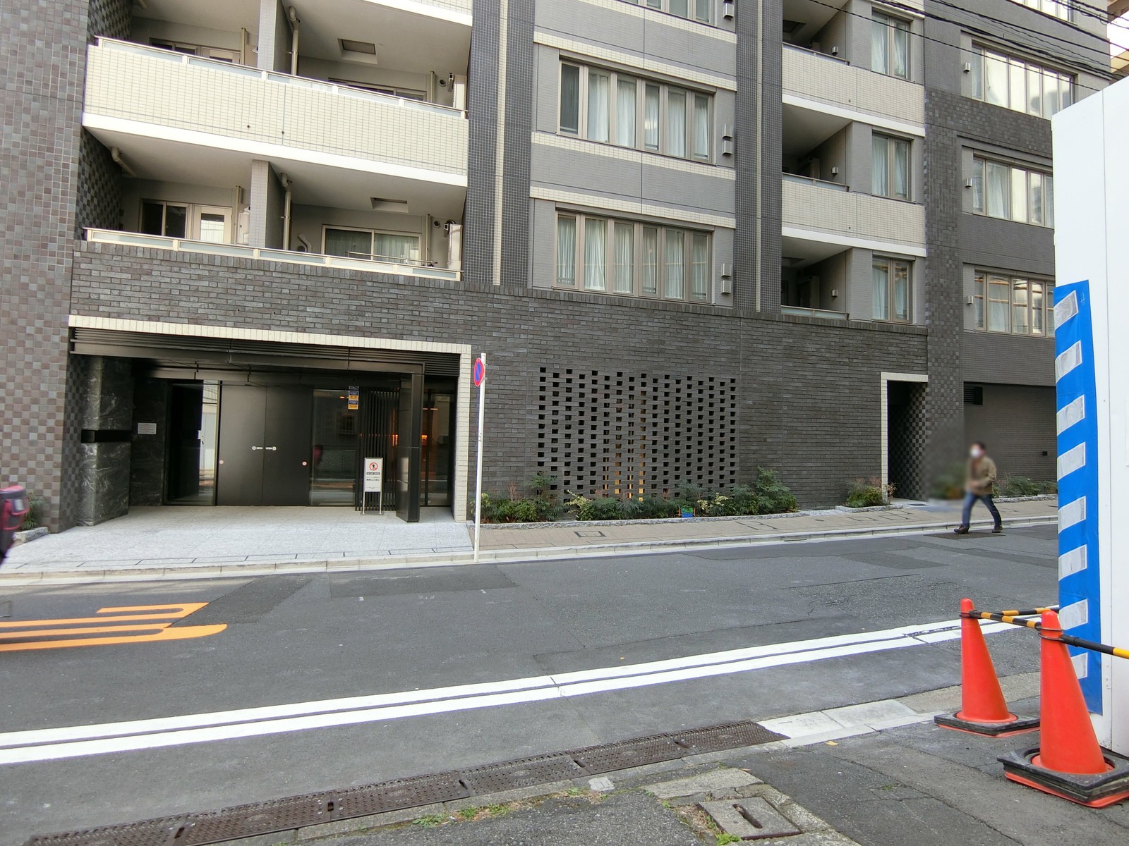 塩谷ビル前面の通り