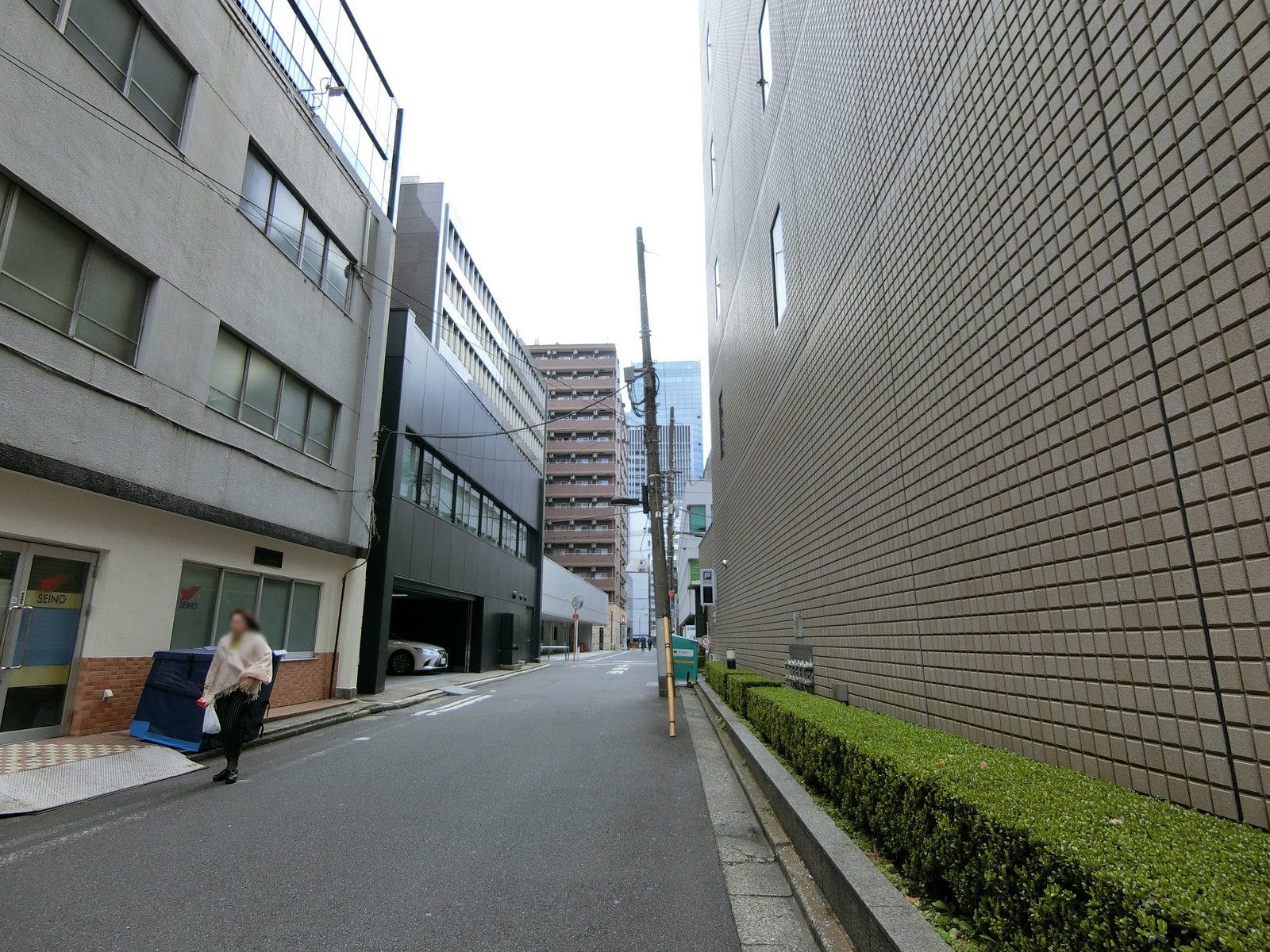 都第一ビル前面の通り