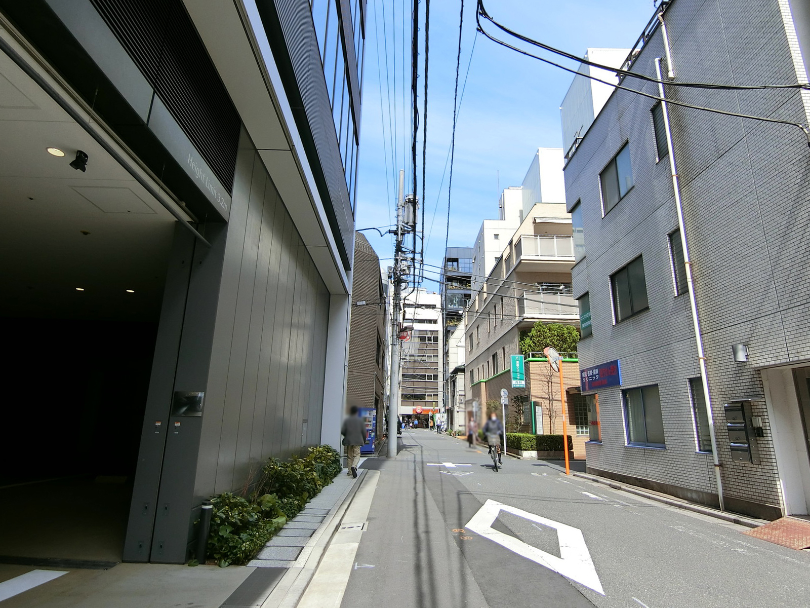 落合ビル前面の通り