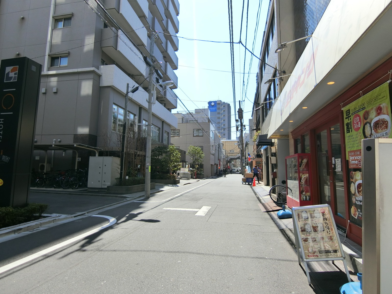 山本ビル前面の通り