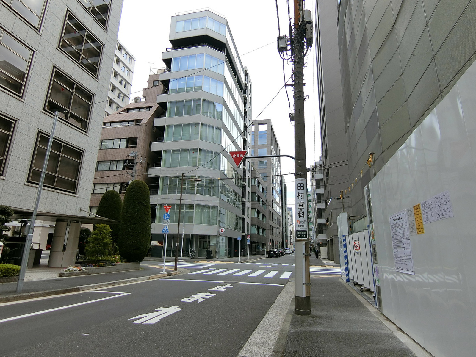 大新ビル前面の通り
