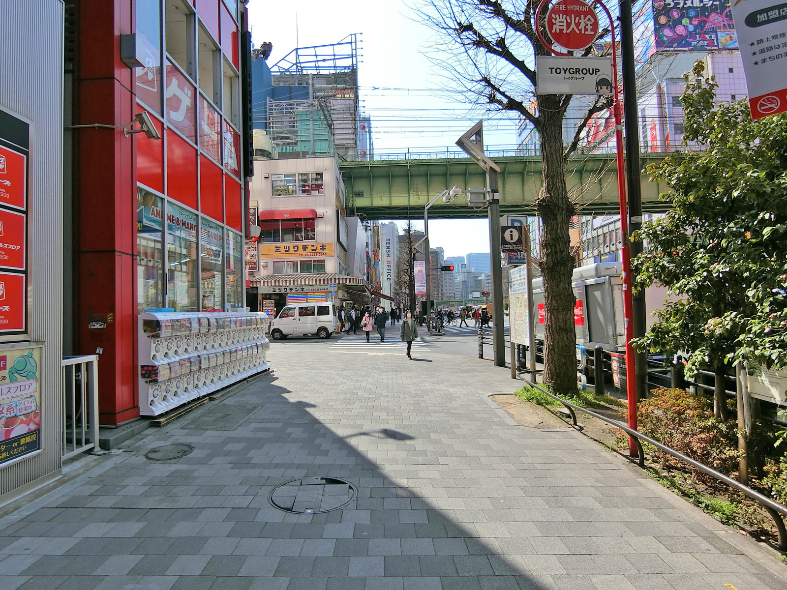Akiba1131ビル前面の通り
