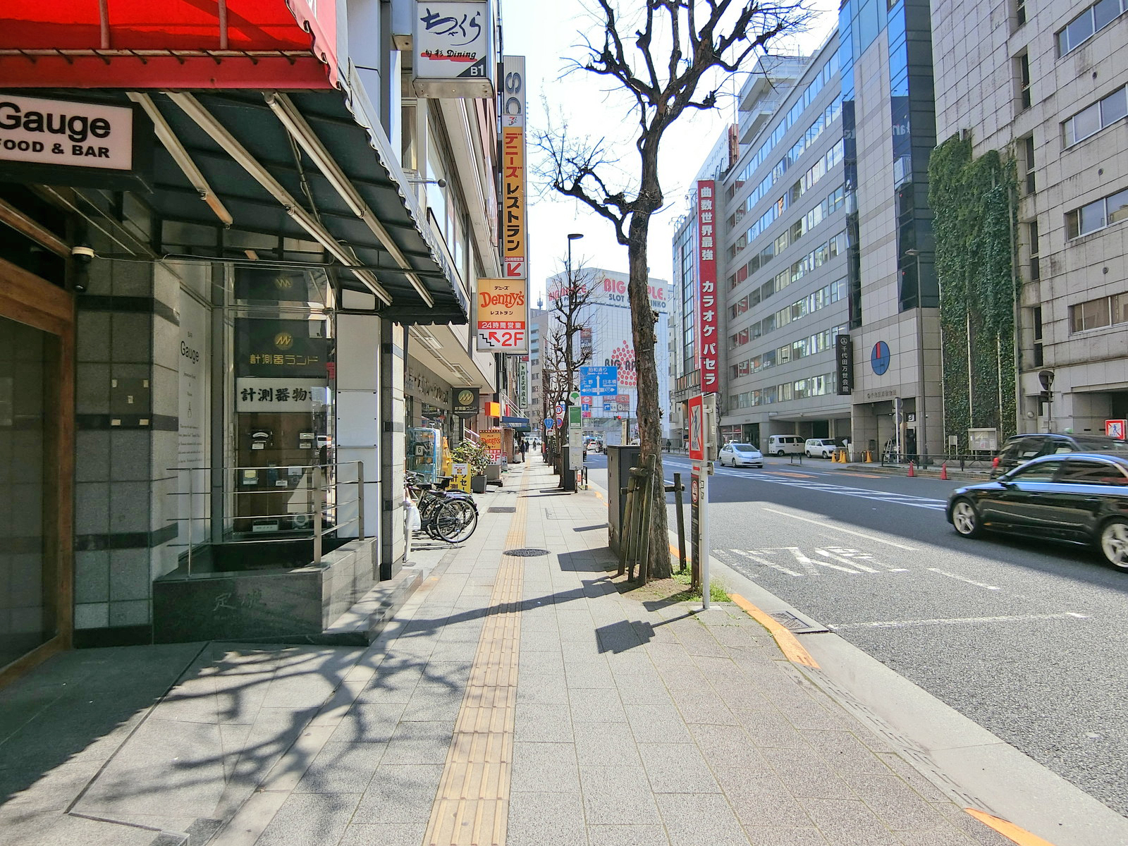 秋葉原大森ビル前面の通り