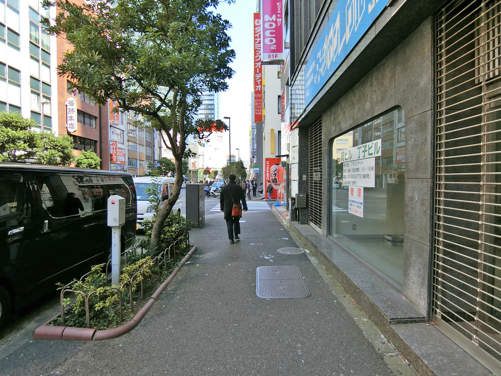 フロントプレイス秋葉原前面の通り