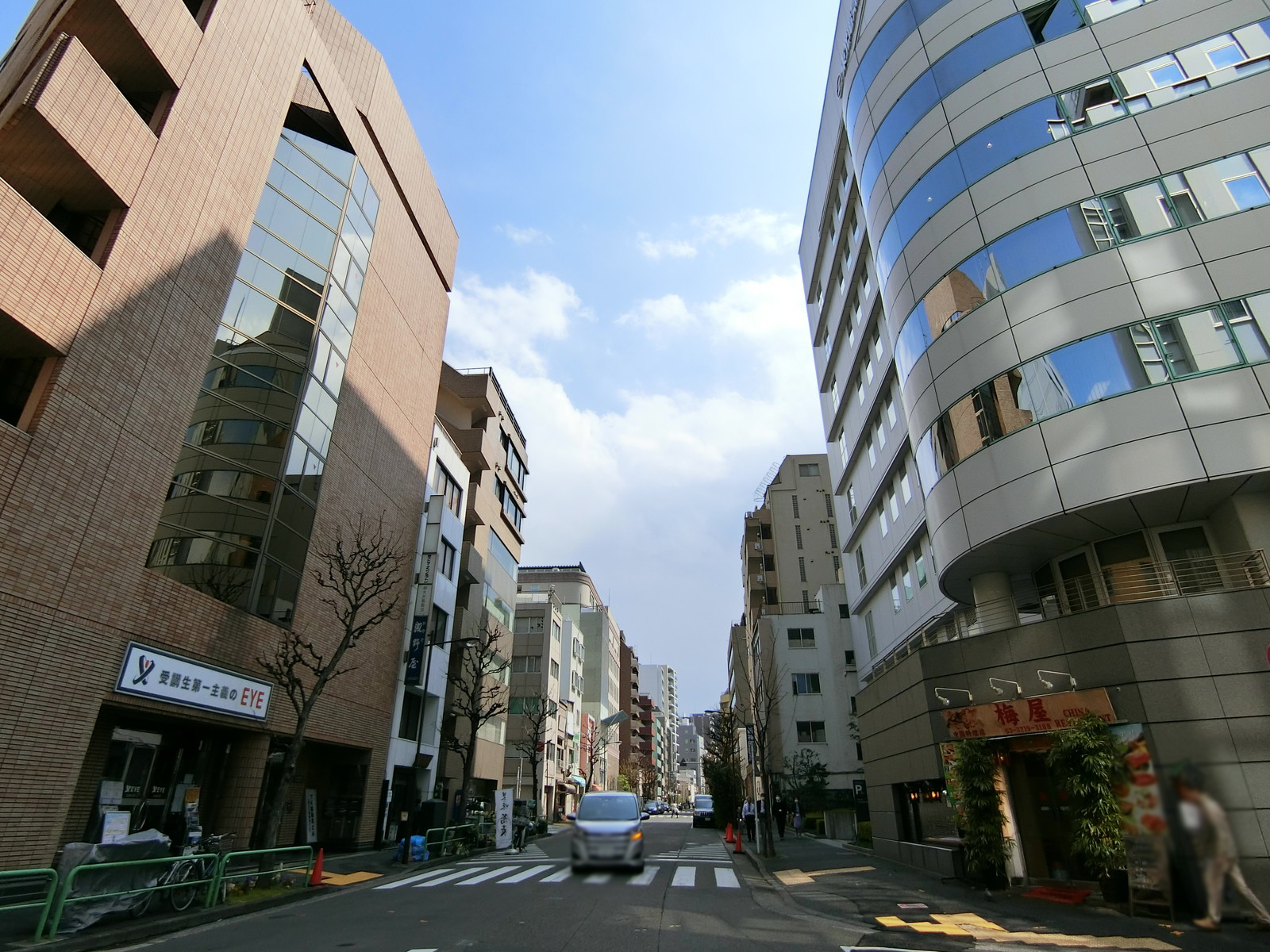 NKビル前面の錦華通り