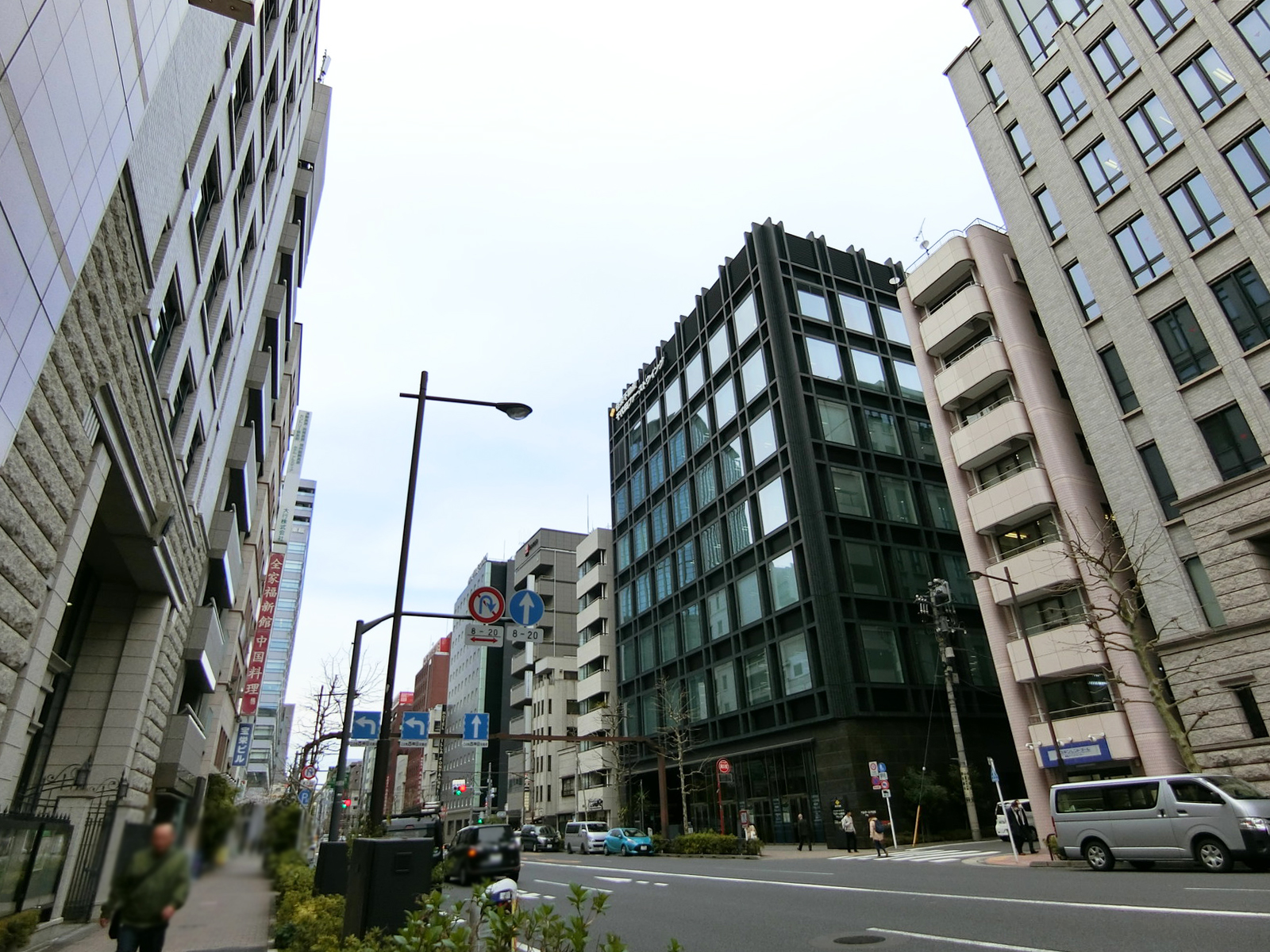 花井ビル前面の専大通り