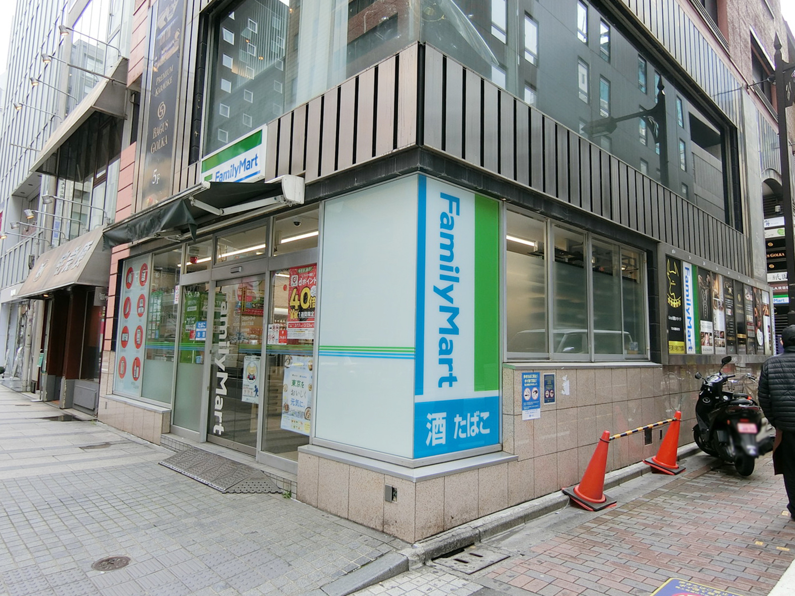 徒歩1分のファミリーマート