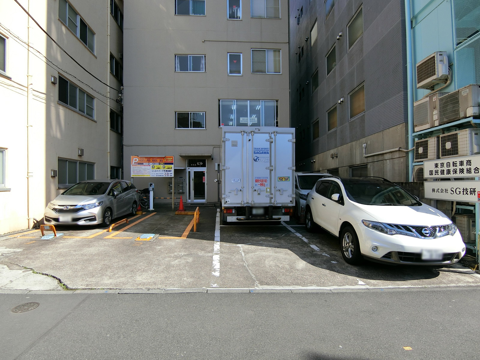 裏手のコインパーキング