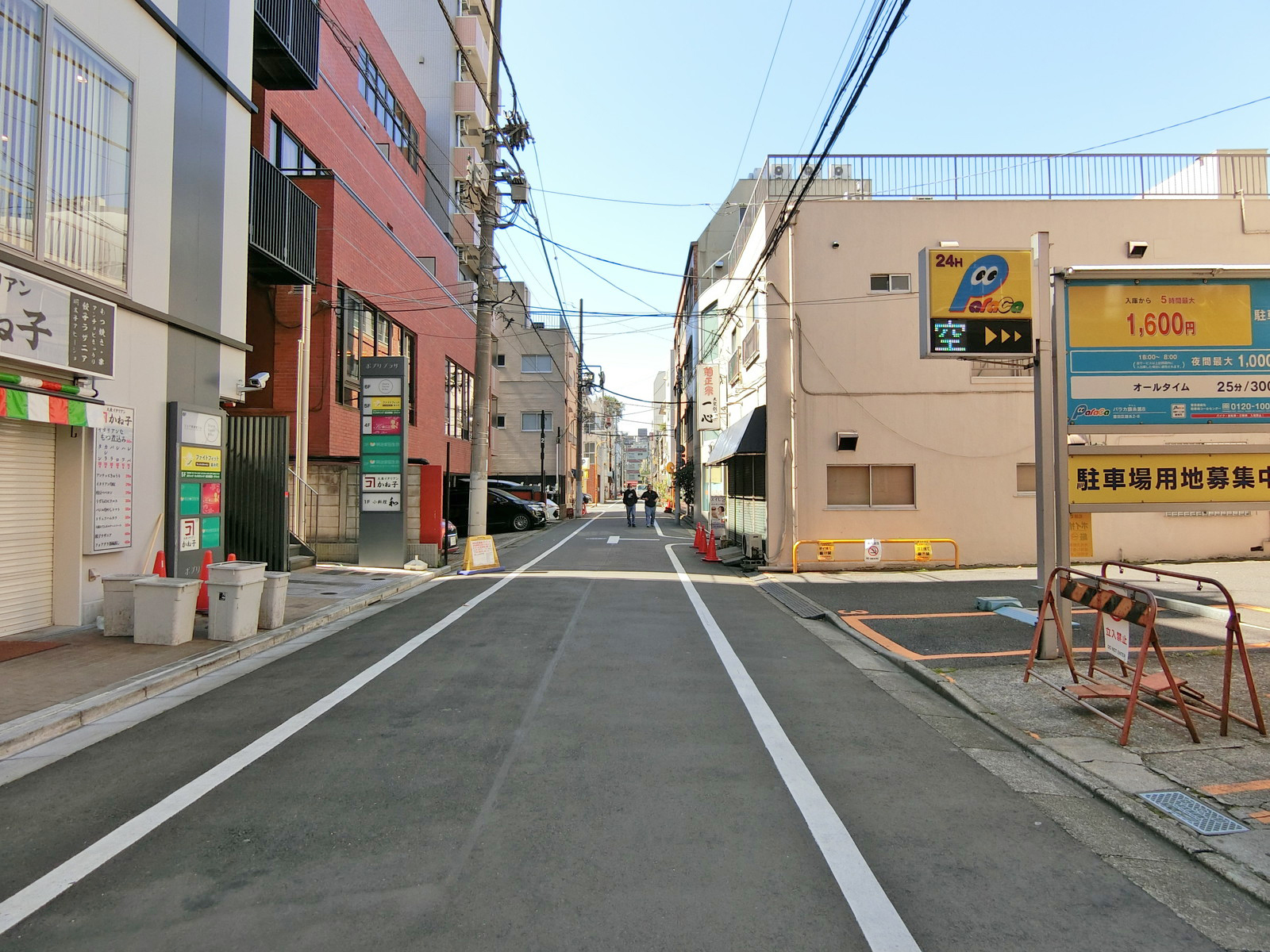 榎本ビル前面の通り