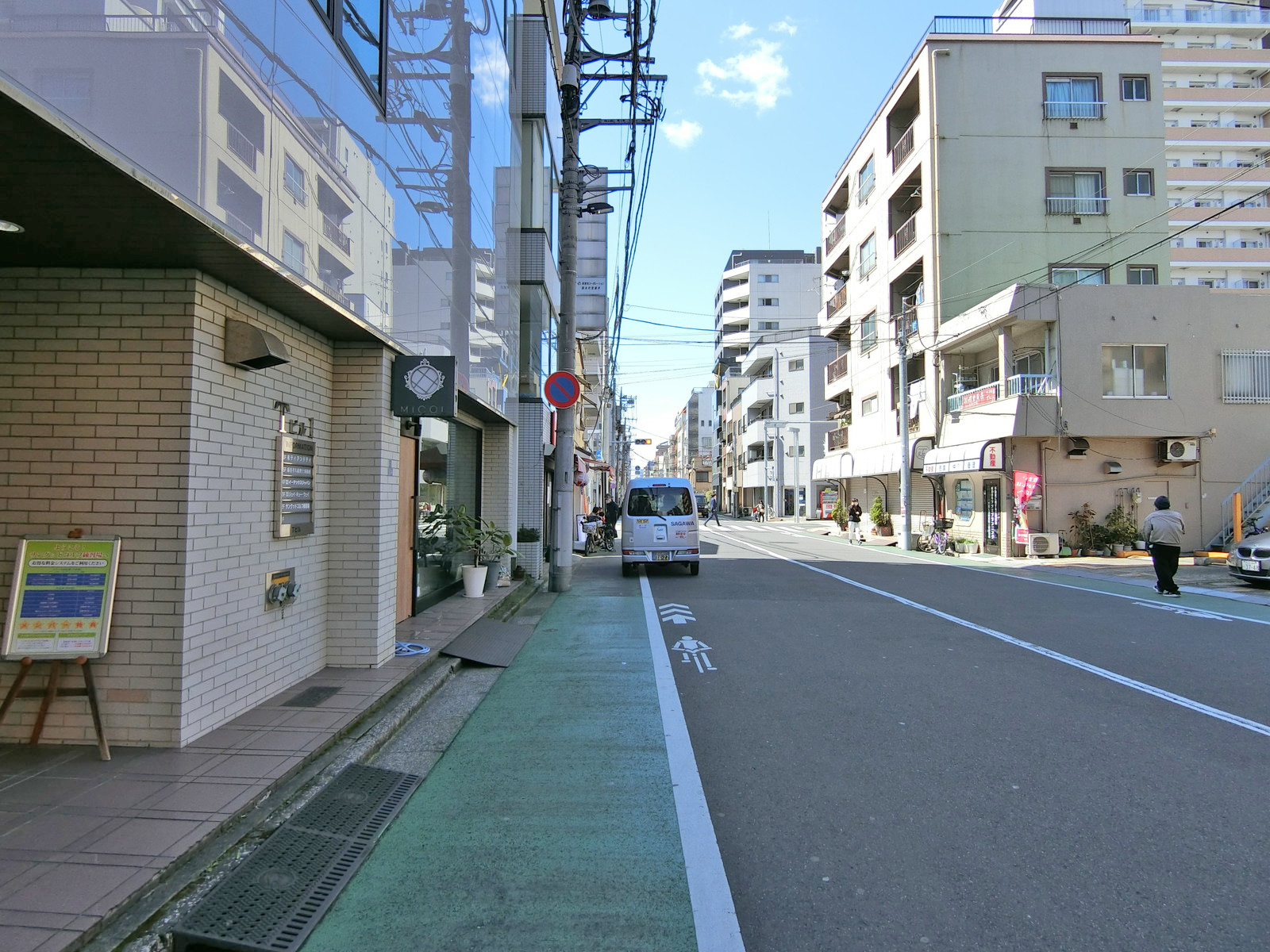 Tビル1前面の通り